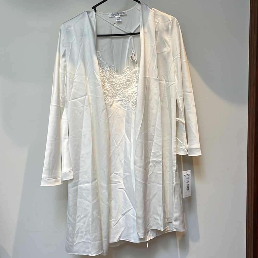 COPY - Lace white chemise slip with matching robe. New with tags!